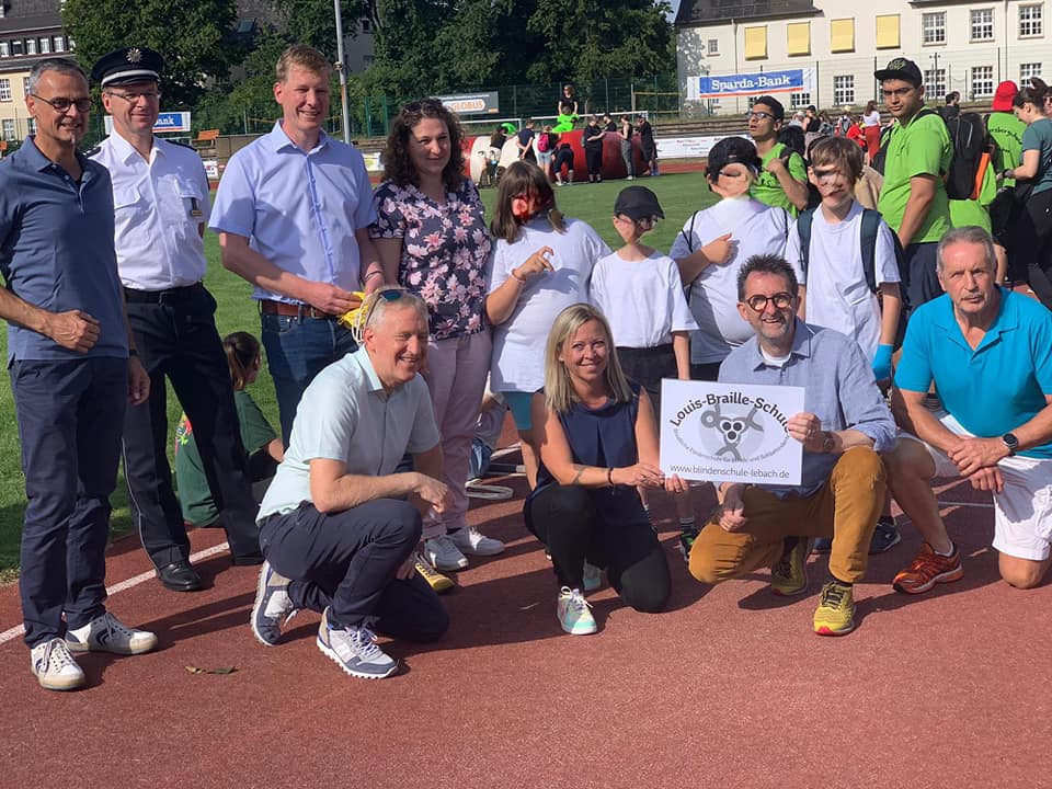 Gruppenfoto%20Klauspeter%20Brill%20Patrik%20Lauer%20Jessica%20Heide%20Reinhold%20Jost%20Schulleitung%20LBS